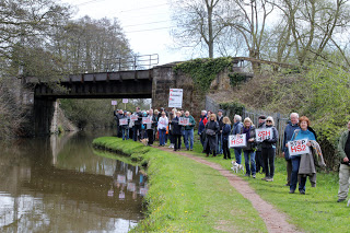 Walkers Along the Canal